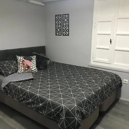 Lovely Studio In Excellent Central Location 1 Min Walk To Beach With Air/con アパート