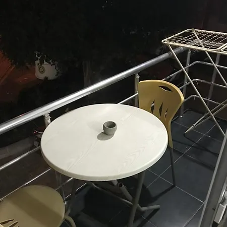 Апартаменты Lovely Studio In Excellent Central Location 1 Min Walk To Beach With Air/con *